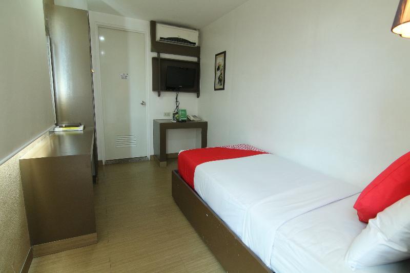Oyo 24H City Hotel Near Makati Medical Center Makati City Exterior photo